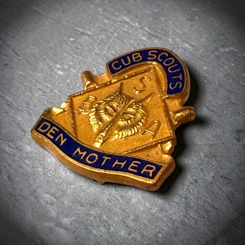 Vintage Cub Scouts Den Mother Pin Womens Gold Tone Blue Enamel Lapel